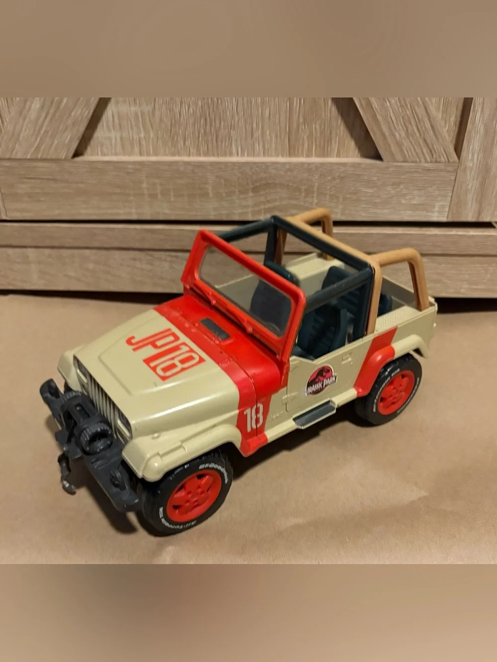 Jurassic World Legacy Collection Jeep Mattel 2018